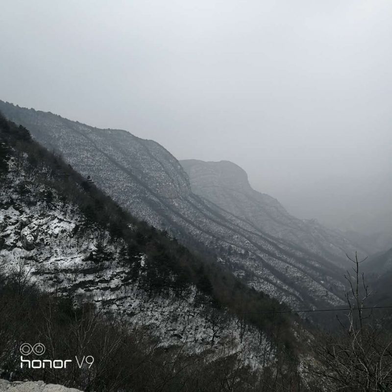 河南眾光生態(tài)新材料有限公司開工前先去登登山，而且還是雪山